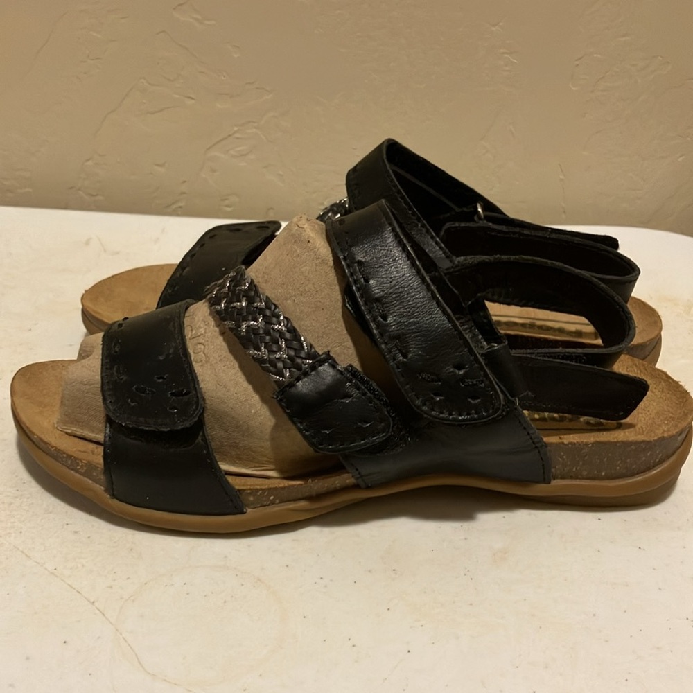 EUC Women’s Propet 7W Black Sandals
From QVC Current Propet Stock Lightly Worn - Picture 3 of 5